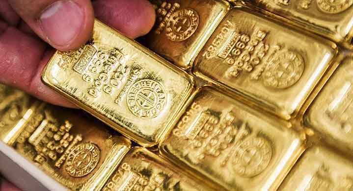 Gold Prices Climb as Dollar Weakens on EU-US Trade Woes